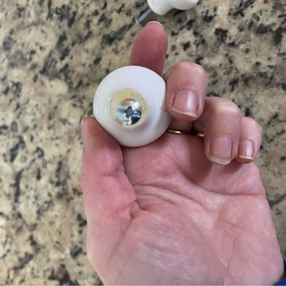 24 Rustic Farmhouse Vintage Wildflower White Round Porcelain Knobs- Set of 24 - Picture 5 of 9